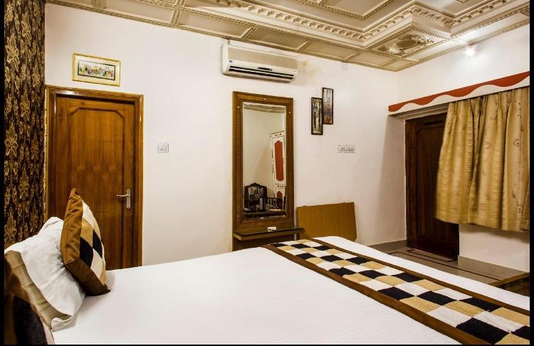 Hotel Bharat Niwas Bikaner Zewnętrze zdjęcie